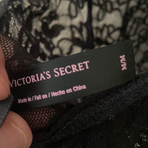 Elegant Black Lace Halter Lingerie - Picture 6 of 7